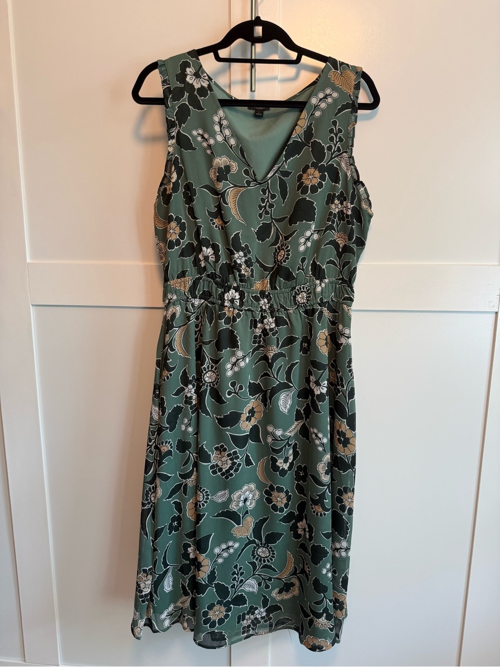 Ann Taylor Factory Green Floral V-Neck Sleeveless Midi Dress